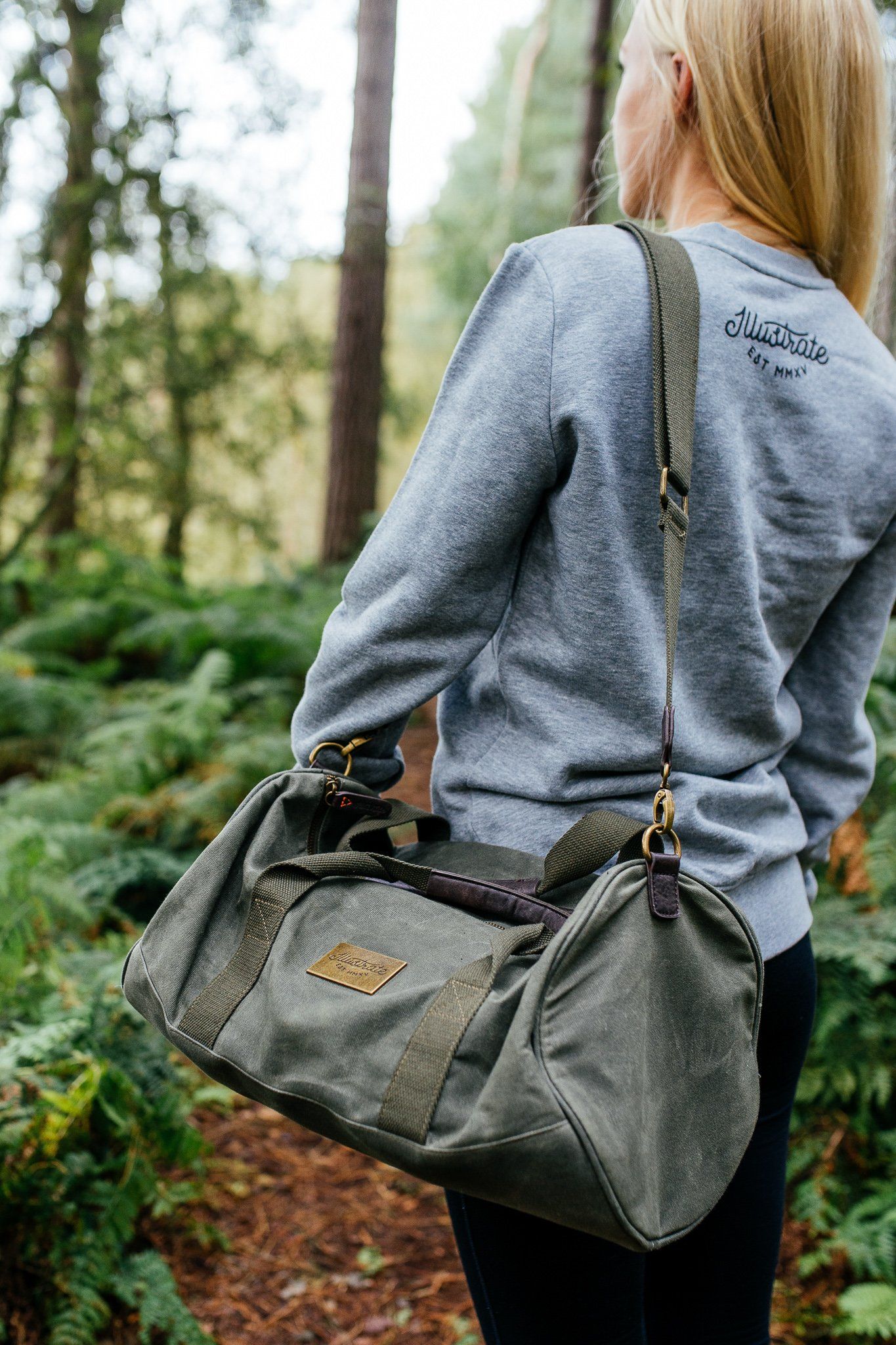 21 Timeless Waxed Canvas Duffle Bags Options for Travel